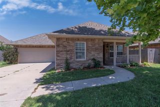 913 SW 16th Street, Moore, OK 73160