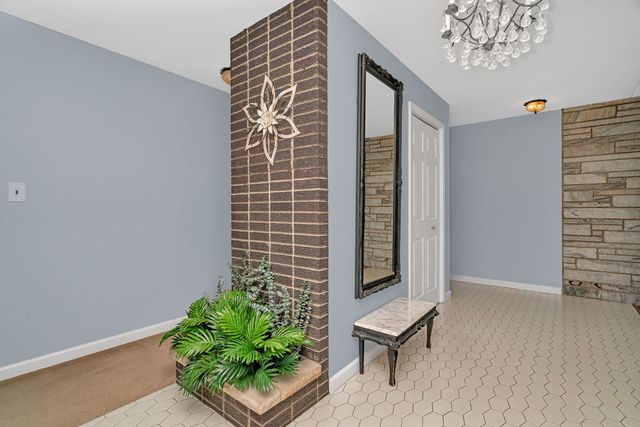 704 Lois Place, Joliet, IL 60435