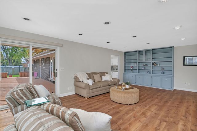 704 Lois Place, Joliet, IL 60435