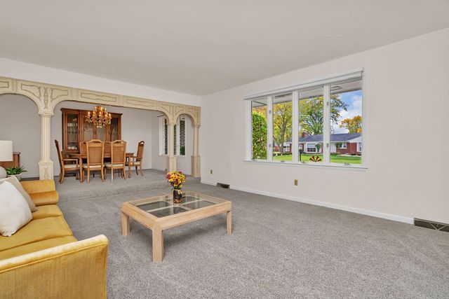 704 Lois Place, Joliet, IL 60435