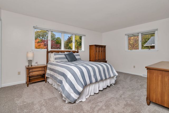 704 Lois Place, Joliet, IL 60435