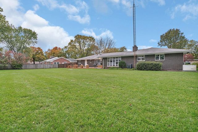 704 Lois Place, Joliet, IL 60435