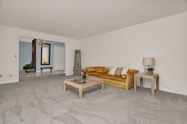 704 Lois Place, Joliet, IL 60435