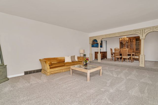 704 Lois Place, Joliet, IL 60435