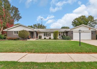 704 Lois Place, Joliet, IL 60435