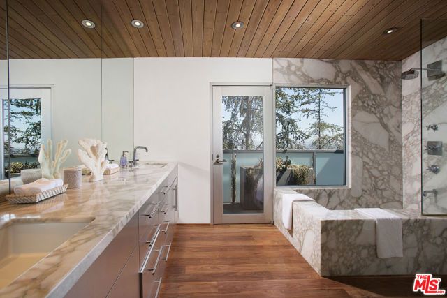 8737 St Ives Drive, Los Angeles, CA 90069