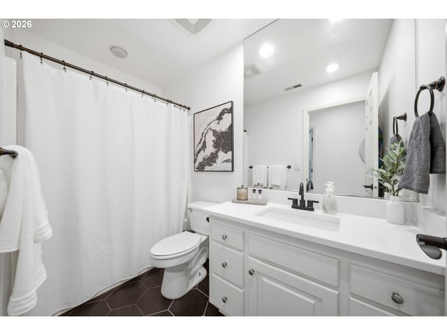 14651 Se HEMMEN Ave, Clackamas, OR 97015