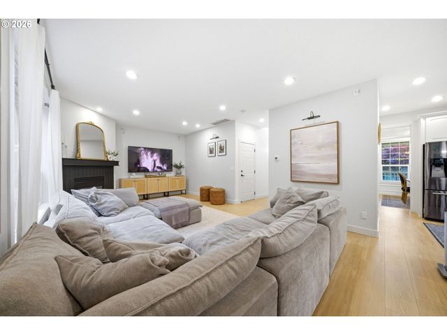 14651 Se HEMMEN Ave, Clackamas, OR 97015