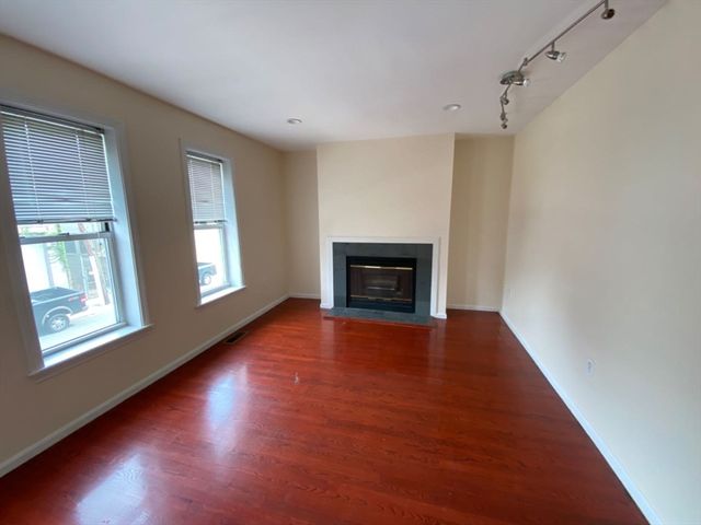 22 Chestnut St 22, Cambridge, MA 02139