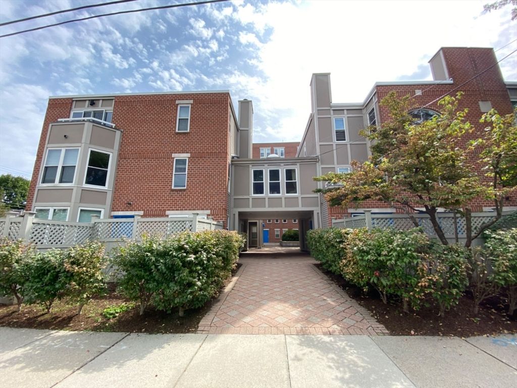 22 Chestnut St 22, Cambridge, MA 02139