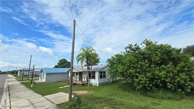 904 S Delaney Avenue, Avon Park, FL 33825