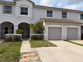 16889 SW 1st Mnr, Pembroke Pines, FL 33027