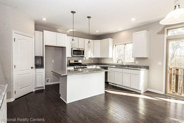 953 Guenevere Drive, Oxford, MI 48371