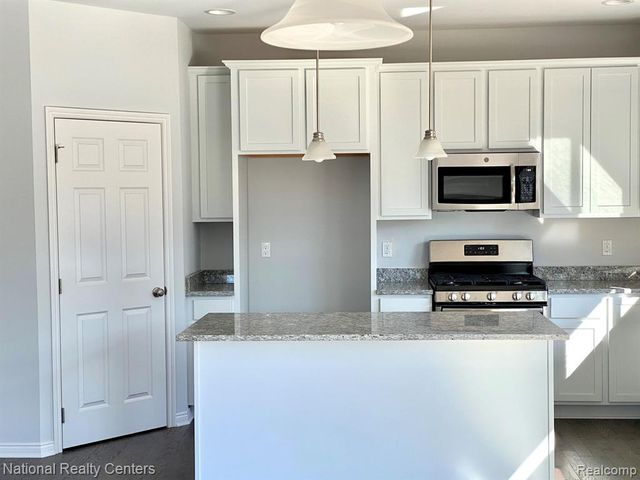 953 Guenevere Drive, Oxford, MI 48371