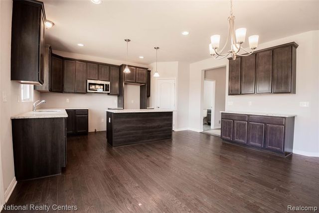 953 Guenevere Drive, Oxford, MI 48371