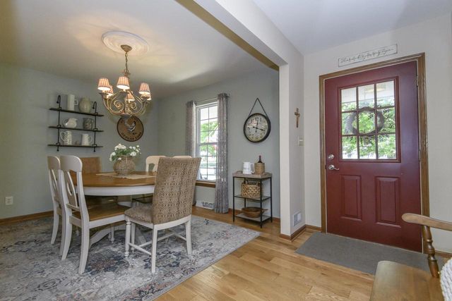 2147 Inverness DRIVE, Waukesha, WI 53186