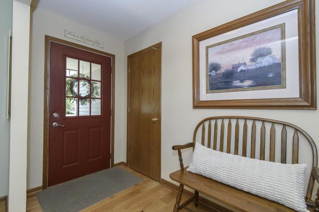2147 Inverness DRIVE, Waukesha, WI 53186
