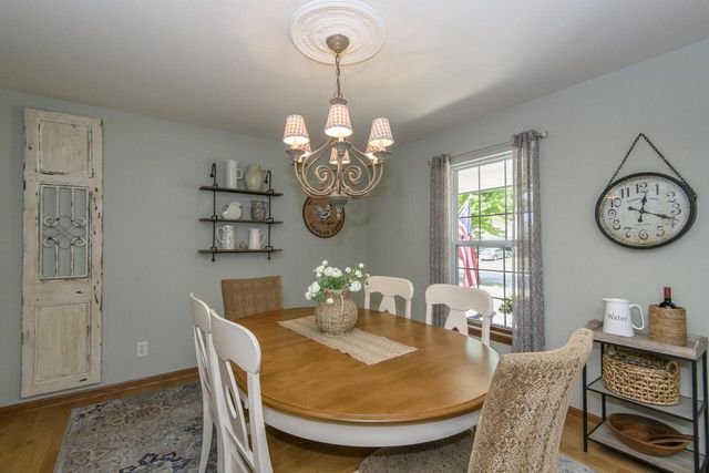 2147 Inverness DRIVE, Waukesha, WI 53186