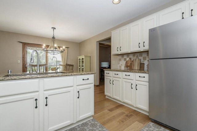 2147 Inverness DRIVE, Waukesha, WI 53186