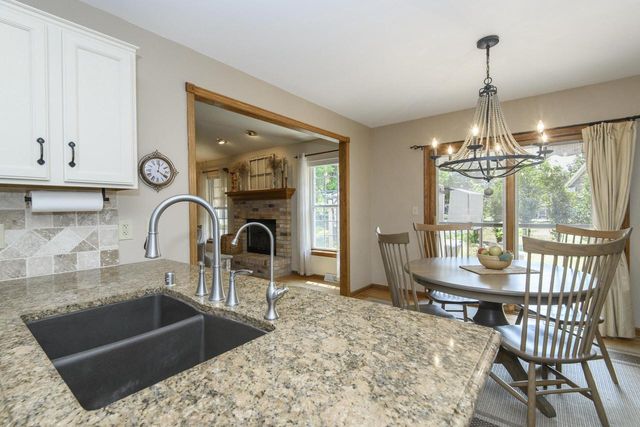 2147 Inverness DRIVE, Waukesha, WI 53186
