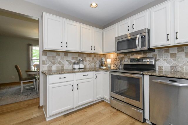 2147 Inverness DRIVE, Waukesha, WI 53186