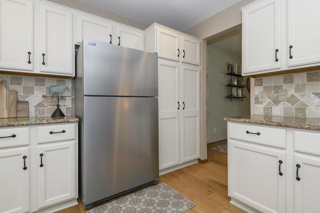 2147 Inverness DRIVE, Waukesha, WI 53186