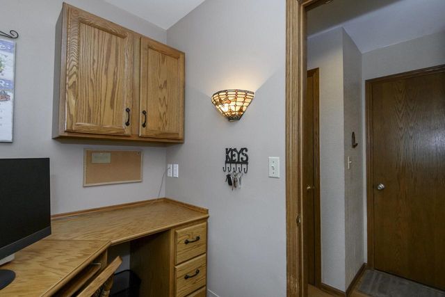 2147 Inverness DRIVE, Waukesha, WI 53186