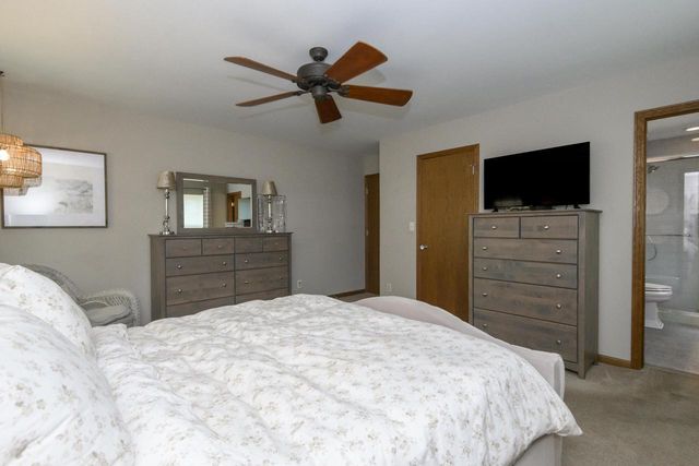 2147 Inverness DRIVE, Waukesha, WI 53186