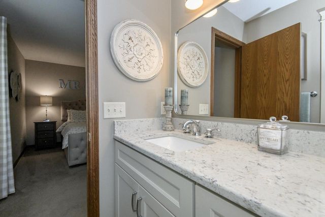 2147 Inverness DRIVE, Waukesha, WI 53186