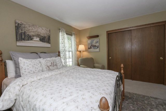 2147 Inverness DRIVE, Waukesha, WI 53186