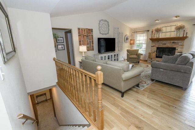 2147 Inverness DRIVE, Waukesha, WI 53186