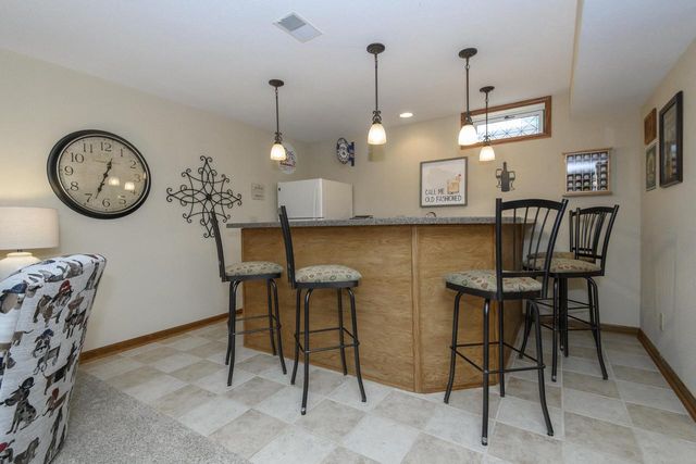 2147 Inverness DRIVE, Waukesha, WI 53186