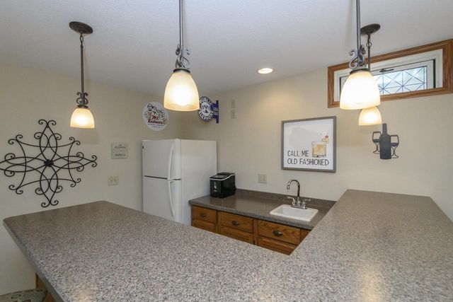 2147 Inverness DRIVE, Waukesha, WI 53186
