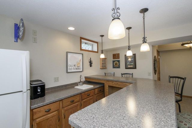 2147 Inverness DRIVE, Waukesha, WI 53186
