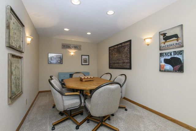 2147 Inverness DRIVE, Waukesha, WI 53186