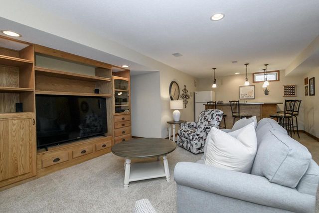 2147 Inverness DRIVE, Waukesha, WI 53186