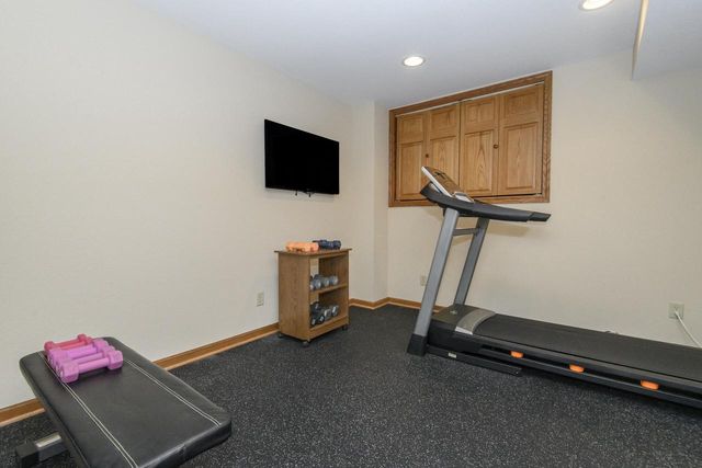 2147 Inverness DRIVE, Waukesha, WI 53186