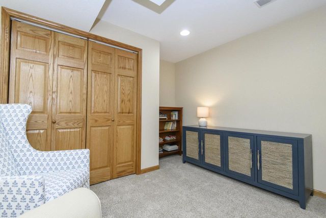 2147 Inverness DRIVE, Waukesha, WI 53186