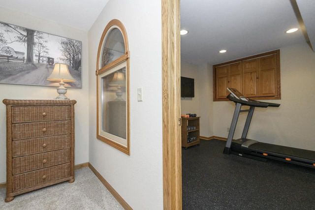 2147 Inverness DRIVE, Waukesha, WI 53186