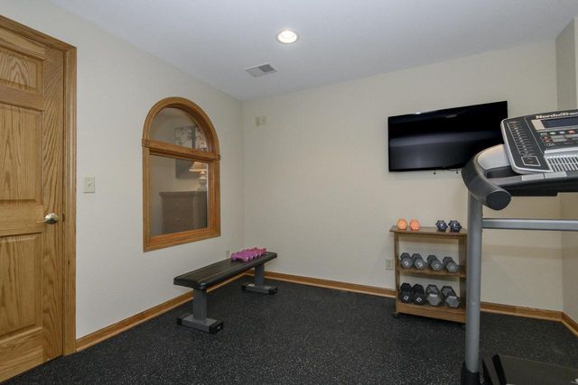 2147 Inverness DRIVE, Waukesha, WI 53186
