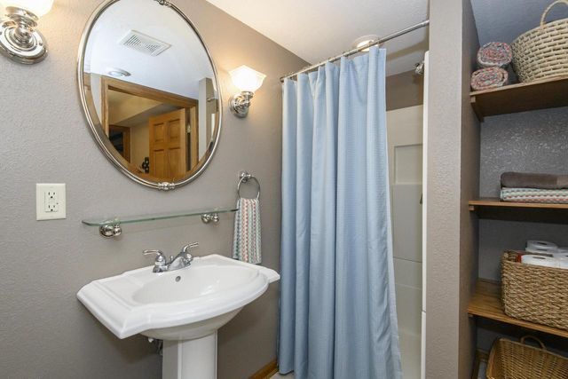 2147 Inverness DRIVE, Waukesha, WI 53186