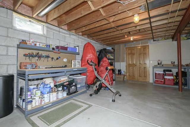 2147 Inverness DRIVE, Waukesha, WI 53186