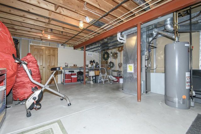 2147 Inverness DRIVE, Waukesha, WI 53186