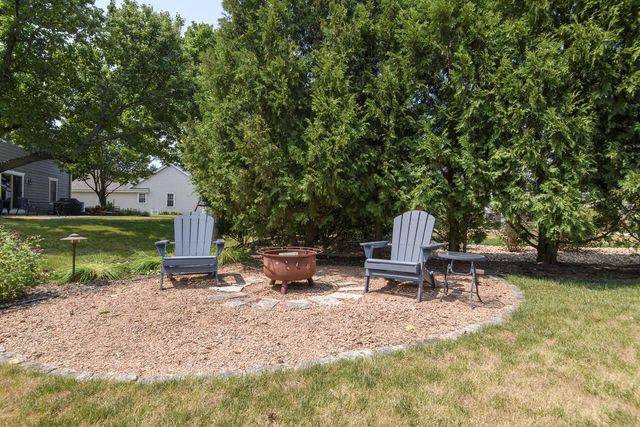 2147 Inverness DRIVE, Waukesha, WI 53186
