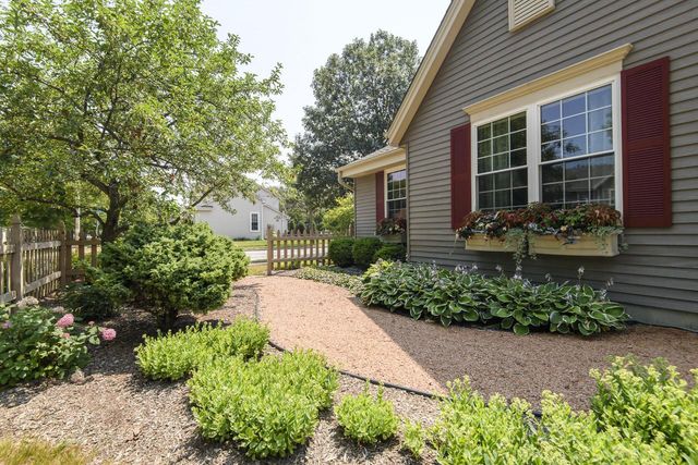 2147 Inverness DRIVE, Waukesha, WI 53186