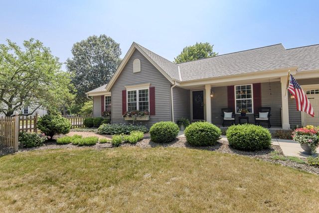 2147 Inverness DRIVE, Waukesha, WI 53186