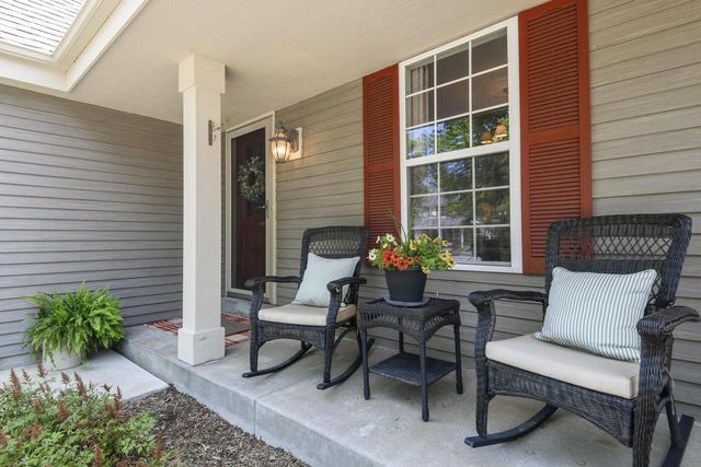 2147 Inverness DRIVE, Waukesha, WI 53186