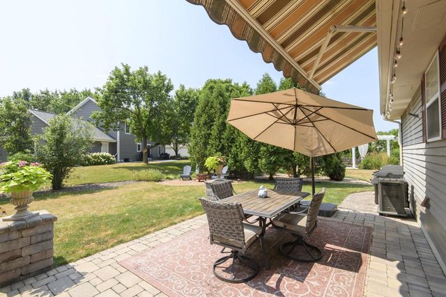 2147 Inverness DRIVE, Waukesha, WI 53186