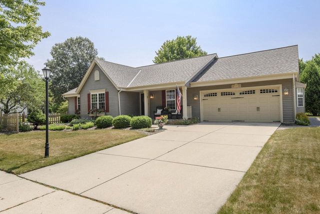 2147 Inverness DRIVE, Waukesha, WI 53186