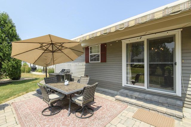 2147 Inverness DRIVE, Waukesha, WI 53186